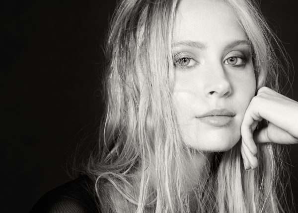Victoria - Next Modèles Canada - Black & White Beauty M e